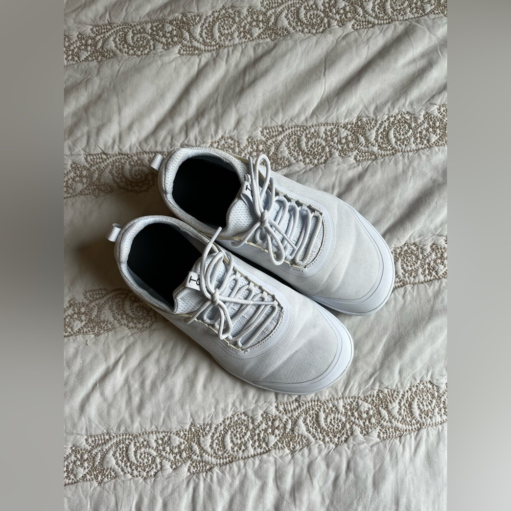 GUC Earth Runners Tolos iON Sync Shoes